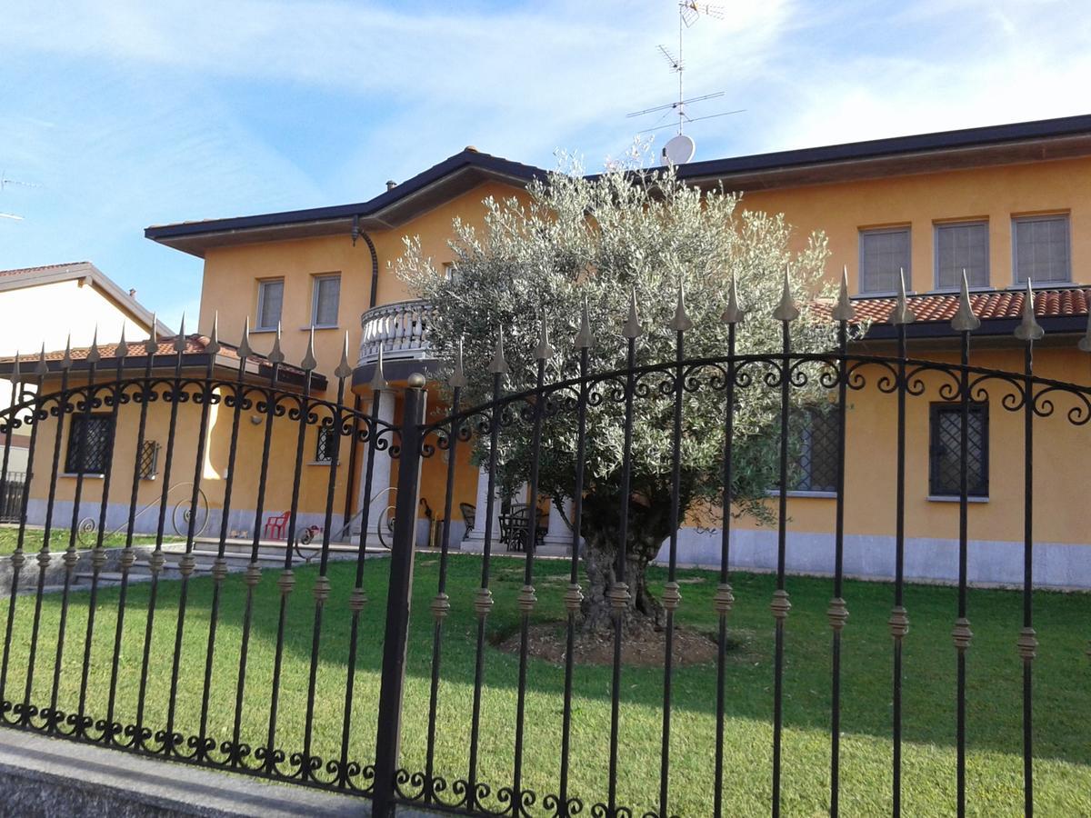 One M Bed and Breakfast Borgarello Exterior foto